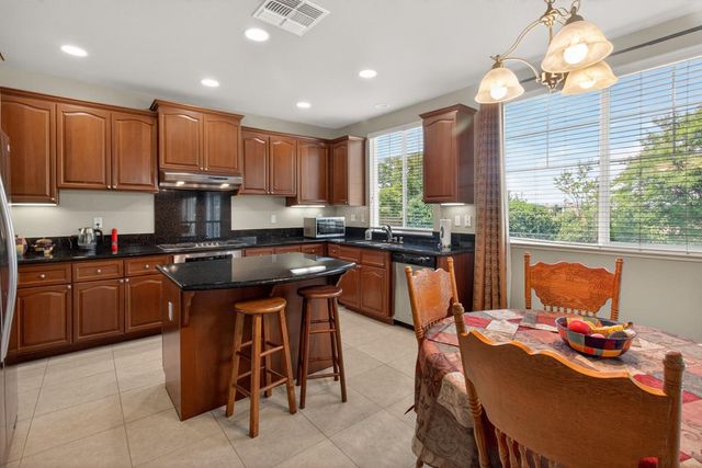 829 Hildebrand Cir, Folsom, CA 95630
