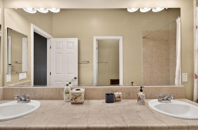 829 Hildebrand Cir, Folsom, CA 95630
