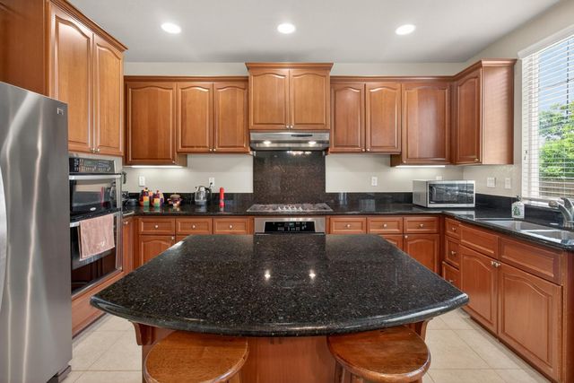 829 Hildebrand Cir, Folsom, CA 95630