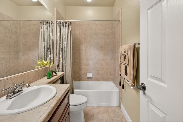 829 Hildebrand Cir, Folsom, CA 95630