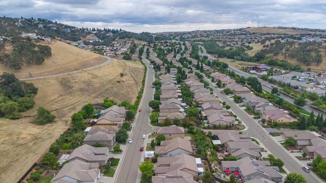 829 Hildebrand Cir, Folsom, CA 95630