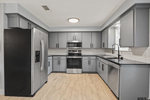 802 Quitman, Pittsburg, TX 75686