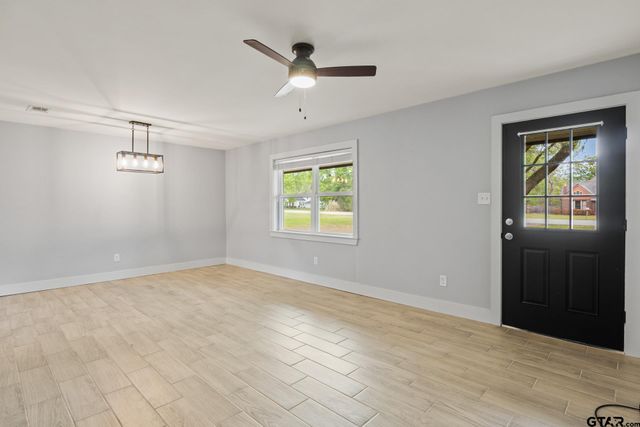 802 Quitman, Pittsburg, TX 75686