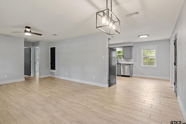 802 Quitman, Pittsburg, TX 75686