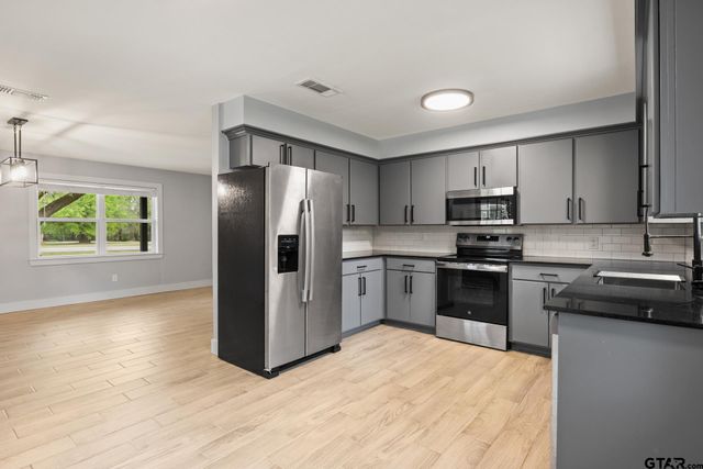 802 Quitman, Pittsburg, TX 75686