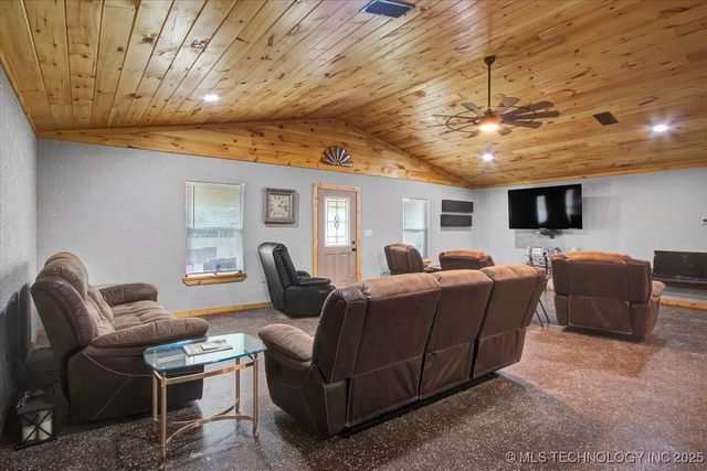 10627 Old Willis, Kingston, OK 73439