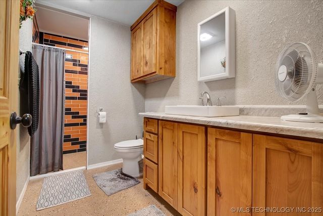 10627 Old Willis, Kingston, OK 73439