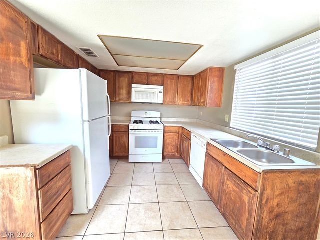 2882 Sandyfalls Way, Las Vegas, NV 89142