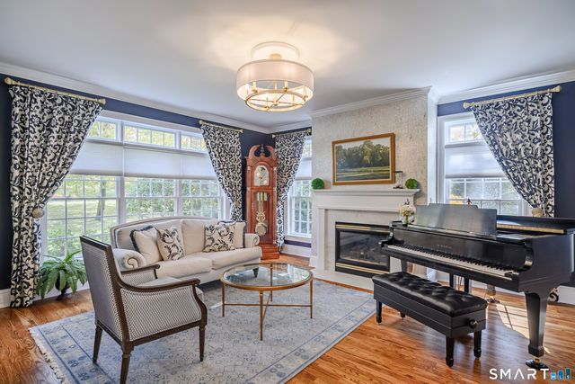 14 Merlins Lane, Newtown, CT 06470