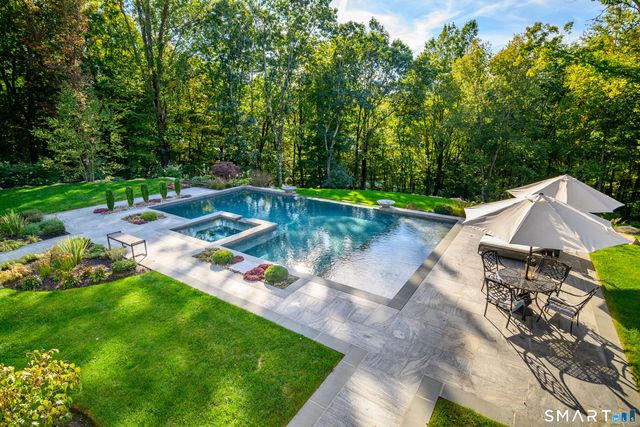 14 Merlins Lane, Newtown, CT 06470