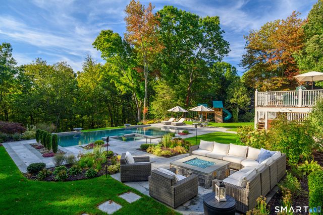 14 Merlins Lane, Newtown, CT 06470