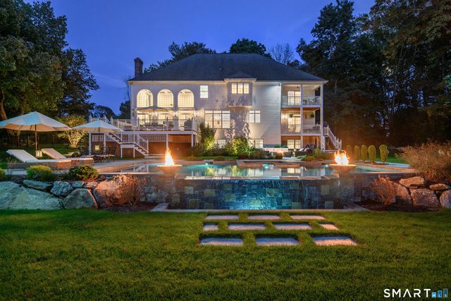 14 Merlins Lane, Newtown, CT 06470