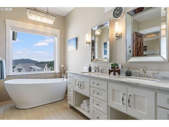 14733 Se NORTHERN HEIGHTS Dr, Happy Valley, OR 97086