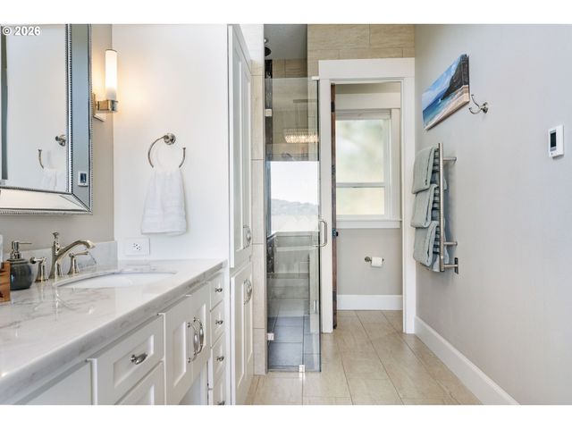 14733 Se NORTHERN HEIGHTS Dr, Happy Valley, OR 97086