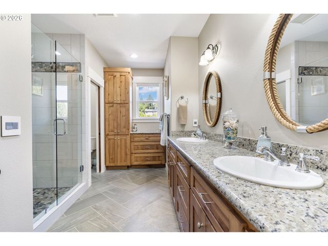 14733 Se NORTHERN HEIGHTS Dr, Happy Valley, OR 97086