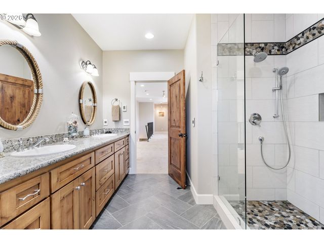 14733 Se NORTHERN HEIGHTS Dr, Happy Valley, OR 97086