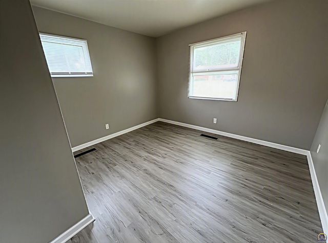 3912 SW 26th ST, Topeka, KS 66612