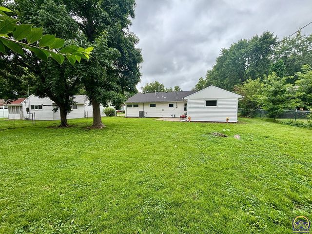 3912 SW 26th ST, Topeka, KS 66612
