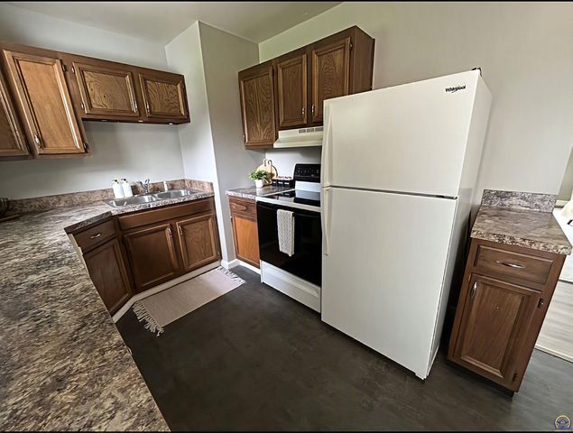 3912 SW 26th ST, Topeka, KS 66612