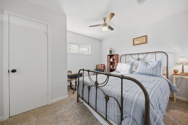 1015 N Fowlkes Street, Sealy, TX 77474