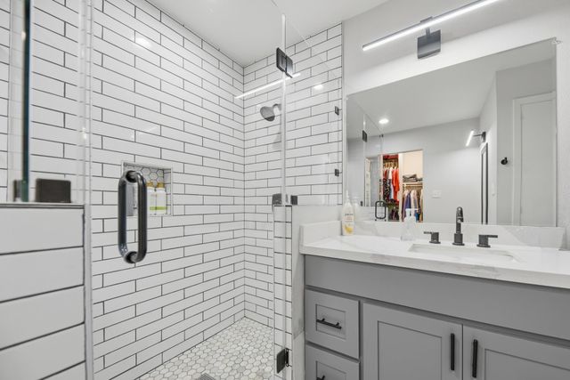 1015 N Fowlkes Street, Sealy, TX 77474