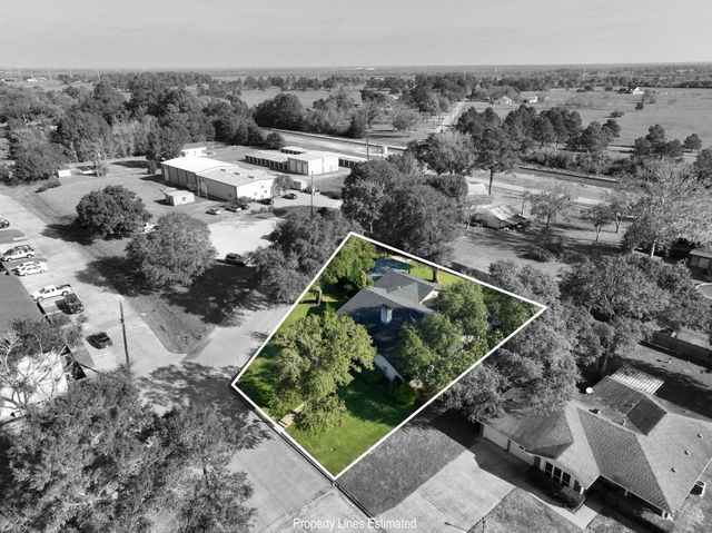 1015 N Fowlkes Street, Sealy, TX 77474