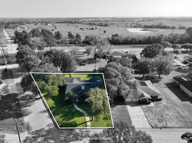 1015 N Fowlkes Street, Sealy, TX 77474