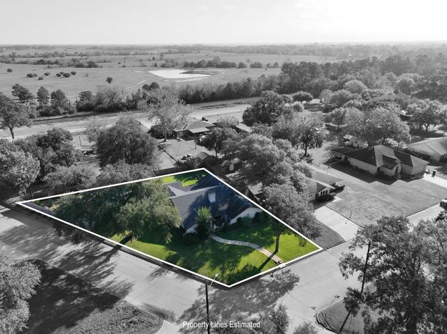 1015 N Fowlkes Street, Sealy, TX 77474