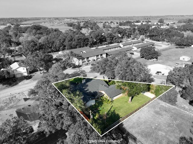 1015 N Fowlkes Street, Sealy, TX 77474