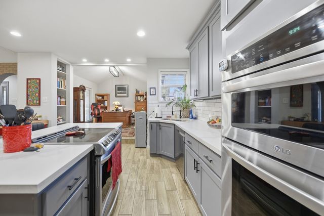 1015 N Fowlkes Street, Sealy, TX 77474