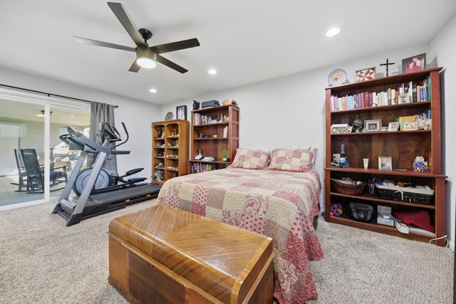 1015 N Fowlkes Street, Sealy, TX 77474