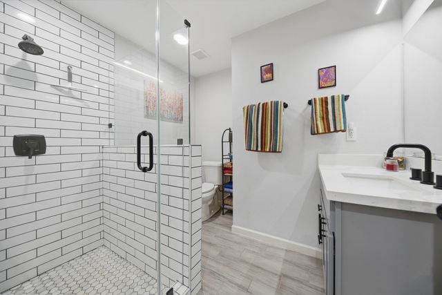 1015 N Fowlkes Street, Sealy, TX 77474