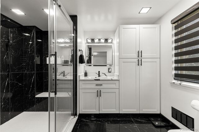 7135 Capri Drive, White Lake Charter Township, MI 48383