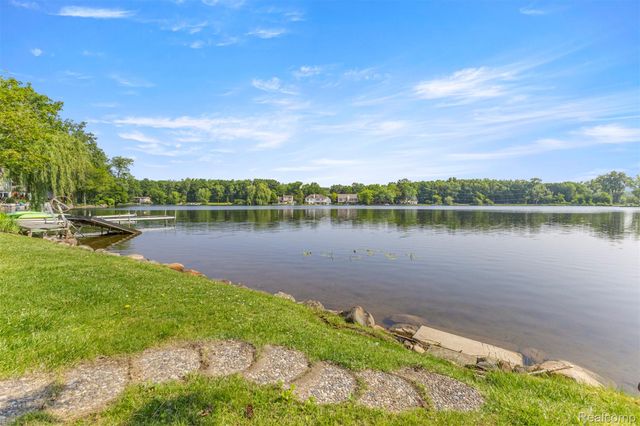 7135 Capri Drive, White Lake Charter Township, MI 48383