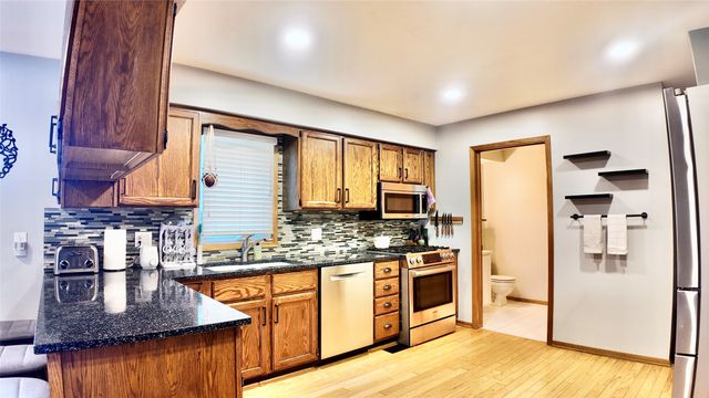 1116 59th Street, West Des Moines, IA 50266