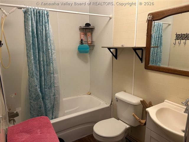 300 Apple Tree Drive, Point Pleasant, WV 25550