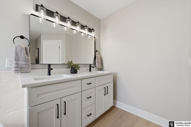 6433 Thunderbird Circle, Lincoln, NE 68512