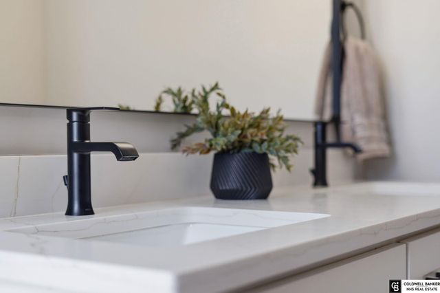 6433 Thunderbird Circle, Lincoln, NE 68512