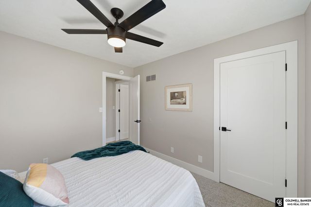 6433 Thunderbird Circle, Lincoln, NE 68512