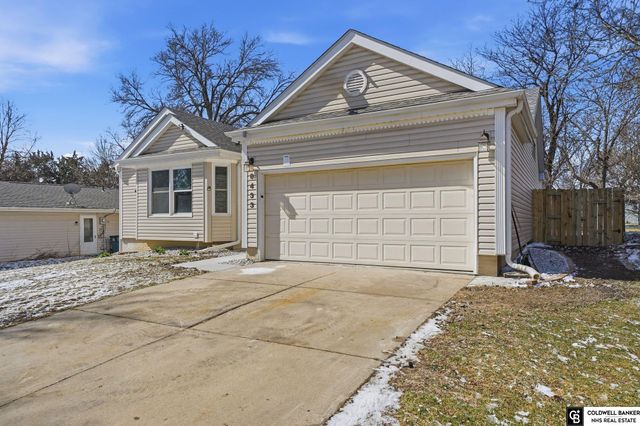 6433 Thunderbird Circle, Lincoln, NE 68512
