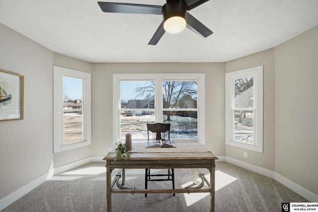 6433 Thunderbird Circle, Lincoln, NE 68512