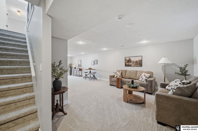 6433 Thunderbird Circle, Lincoln, NE 68512