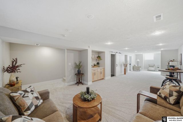 6433 Thunderbird Circle, Lincoln, NE 68512