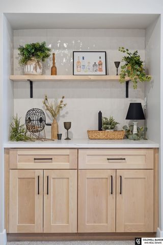 6433 Thunderbird Circle, Lincoln, NE 68512