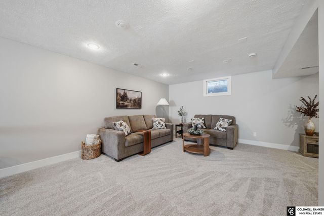 6433 Thunderbird Circle, Lincoln, NE 68512