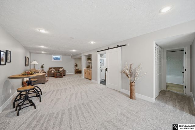 6433 Thunderbird Circle, Lincoln, NE 68512