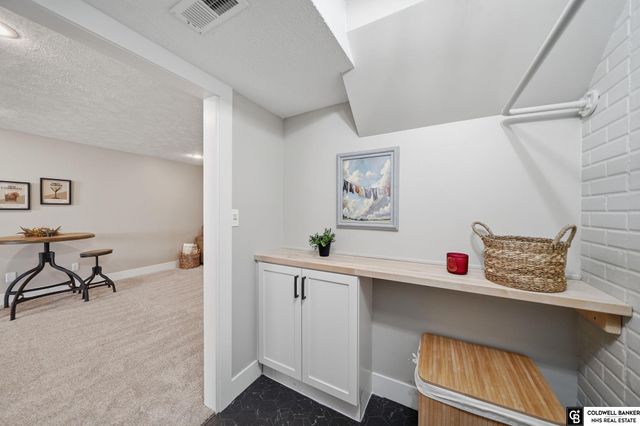 6433 Thunderbird Circle, Lincoln, NE 68512