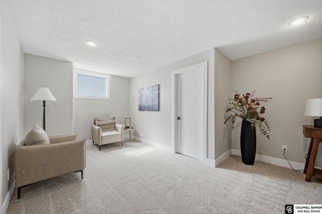 6433 Thunderbird Circle, Lincoln, NE 68512