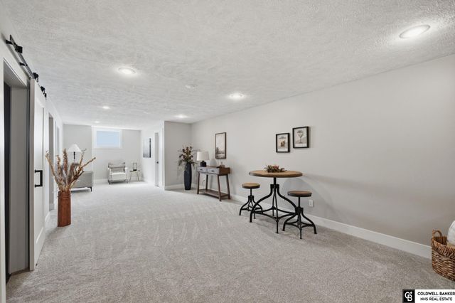 6433 Thunderbird Circle, Lincoln, NE 68512