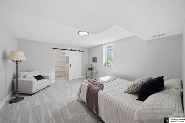 6433 Thunderbird Circle, Lincoln, NE 68512